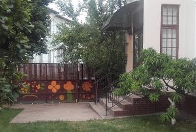 Casă individuală cu 5 camere cu Canalizare în Central - 1