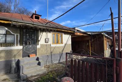 Casă cu 4 camere cu Teren 600 Mp în Central - 1