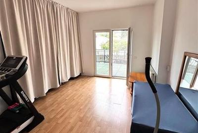 Casa in apreciabil potential,cu terase, curte,gradina echipata,2 pivnite,Str. Ro - 18