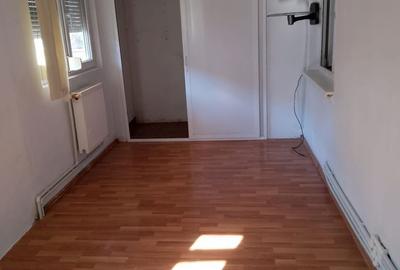 Apartament cu 2 camere decomandat în Calarași 4 - 5