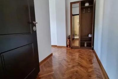 Garsonieră decomandată în Central - 7
