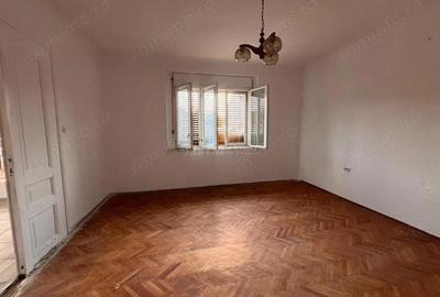 Lugoj, Casa, Teren 851 Mp., Zona Pietei, SemiCentral - 2