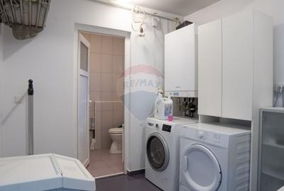 Casă cu 8 camere cu Teren 950 Mp în Roșu - 44