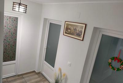 Casă cu 4 camere în Românași - 2