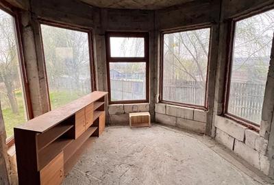 Casă cu 4 camere în Oveselu