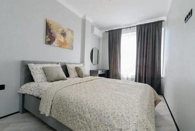 Apartament cu 2 camere decomandat în Tractorul