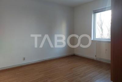 Apartament 2 camere decomandate 35 mp parter zona Stejarului Cisnadie - 4