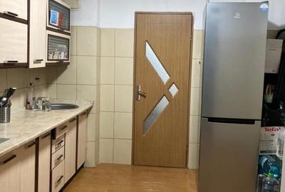 Apt 3cam renovat  69mp, dotat cu  CT, AC , an 1985  etaj 7/8, mobilat - 16