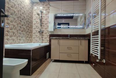 Apartament cu 3 camere decomandat în Tractorul - 10