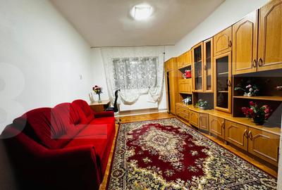 Casa spatioasa cu 5 dormitoare, doua bucatarii si teren de 1 - 2