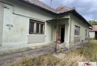 Casă individuală cu 3 camere cu Canalizare în Est - 1