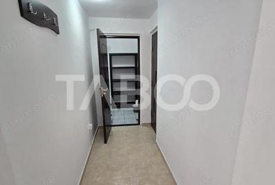 Apartament de vanzare 3 camere luminoase si balcon in zona Tilisca - 2
