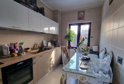 Casă individuală cu 7 camere cu Canalizare în Fundeni - 11