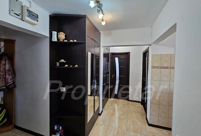 Apartament cu 2 camere decomandat, mobilat în CET - 8