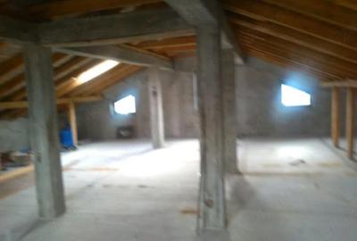 Casă cu Teren 1093 Mp în Central