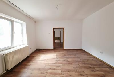 Casă individuală cu 5 camere cu Canalizare în Nord - 2