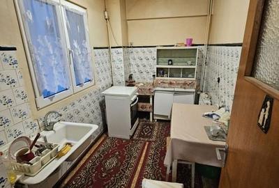 Apartament cu 3 camere semidecomandat în Lujerului