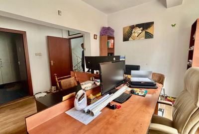 Casă individuală cu 8 camere cu Canalizare în Apărătorii Patriei - 8