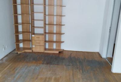Spațiu comercial, de 67 mp, în Central - 6