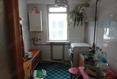 Apartament cu 2 camere decomandat în Precista