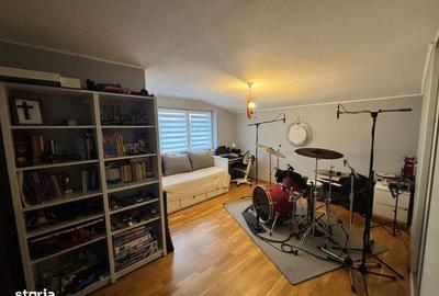 Casă cu 6 camere cu Teren 550 Mp în Groși - 2