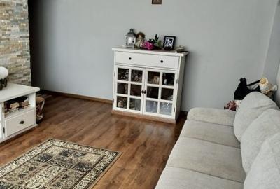 Apartament cu 3 camere semidecomandat în Craiovița Nouă - 3