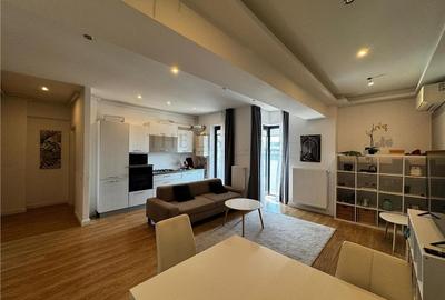 Apartament cu 2 camere semidecomandat, mobilat în Aviației