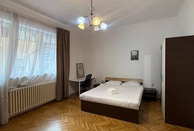 Apartament cu 3 camere semidecomandat în Central - 1