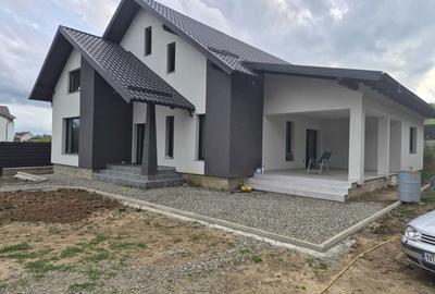 Casă cu 4 camere în Târgu Neamț - 1