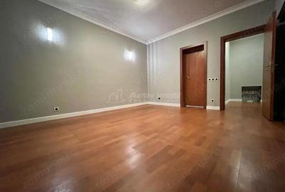 Casă cu 7 camere cu Teren 400 Mp în Central - 11