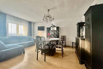 Apartament cu 4 camere decomandat, mobilat în Intim