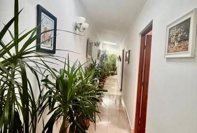 Casă individuală cu 5 camere cu Canalizare în P-ța Romană - 10