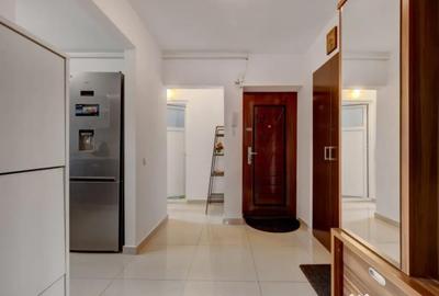 Apartament cu 3 camere semidecomandat în Berceni - 2