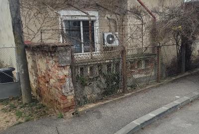 Casă cu 4 camere cu Teren 435 Mp în Central - 2