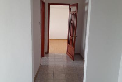 Apartament doua camere decomandate, Mioritei, mp, etaj patru, sarpanta, renovat - 2