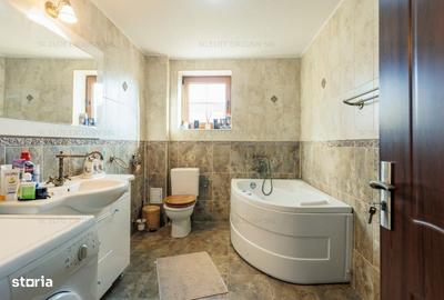 Casă cu 7 camere cu Teren 473 Mp în Central - 4