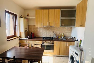 Apartament cu 3 camere în Berceni