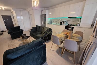 Apartament cu 2 camere semidecomandat, mobilat în Central