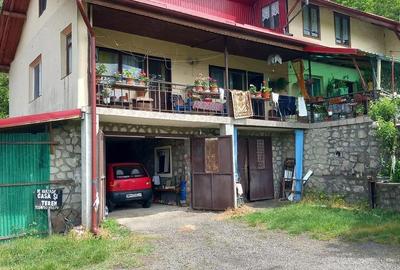 Casă cu 6 camere cu Teren 4000 Mp în Central - 4