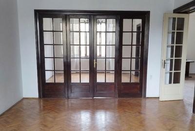 Apartament cu 3 camere în Moșilor - 12