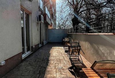 Apartament cu 3 camere decomandat, mobilat în Victoriei