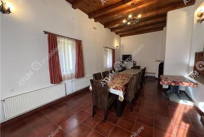 Pensiune de 7 camere cu 5 bai si teren de 377mp situata in Paltinis - 3