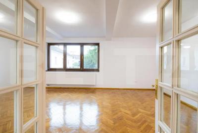 Spațiu comercial, de 62 mp, în Central - 4