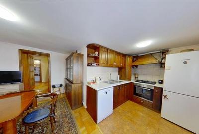 Casă cu 5 camere cu Teren 268 Mp în Răcădău