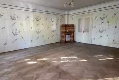 Casă cu 4 camere în Central - 2