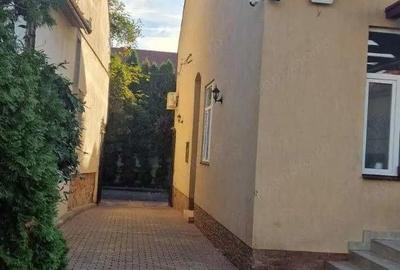 Casă cu 8 camere în Ultracentral