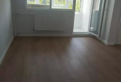 Apartament 3 camere renovat  comision 0 metrou Favorit - 1