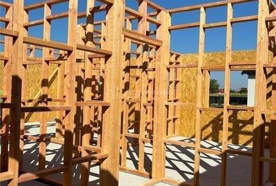 Casă cu Teren 300 Mp în Central - 2