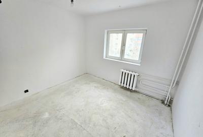 Apartament cu 3 camere decomandat în Vitan