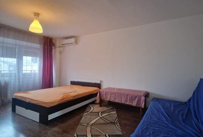 Nerva Traian - Mircea Voda - Garsoniera spatioasa - et 4 - vedere fata - 40 mp - 2